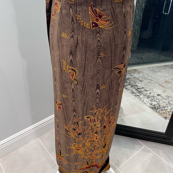 Elegant Brown Patterned Skirt - Picture 1 of 6
